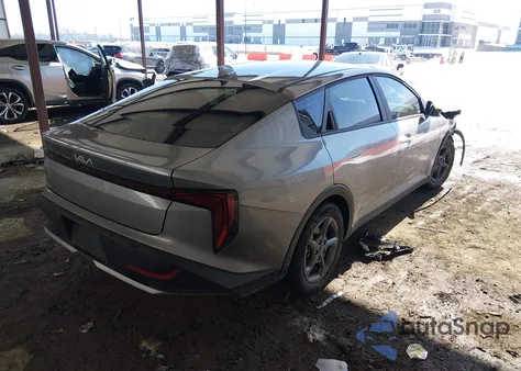 2025 Kia K4 Lxs z USA, uszkodzony, nr VIN 3KPFT4DE3SE237266